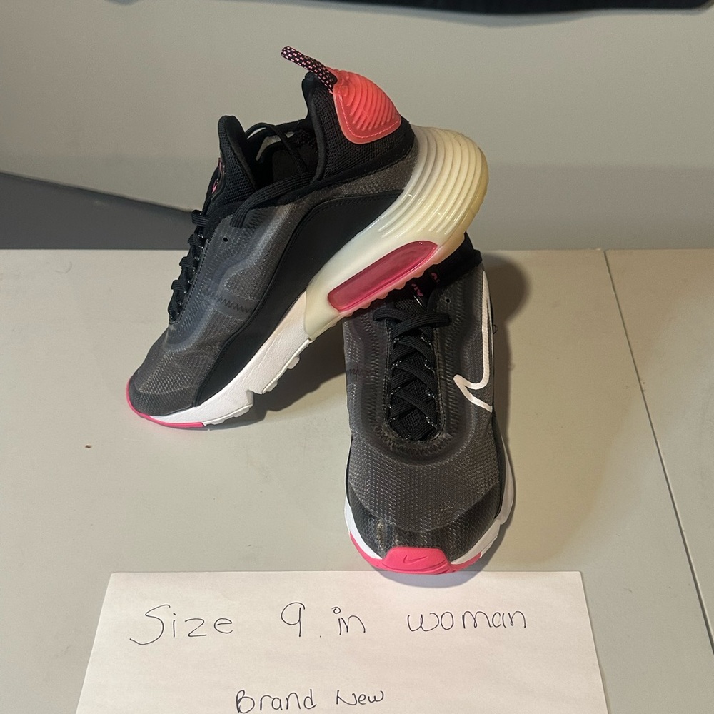 Nike Black and Pink Women's Sneakers